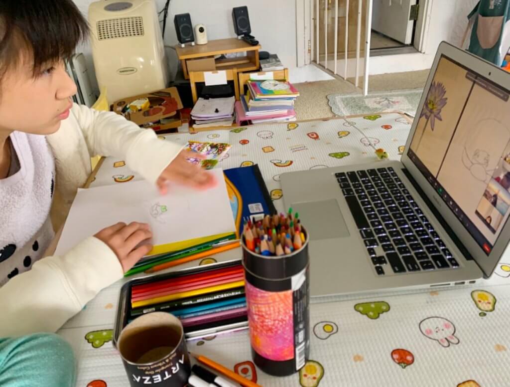 Girl learning art online with Nimmy's guidance through Zoom class